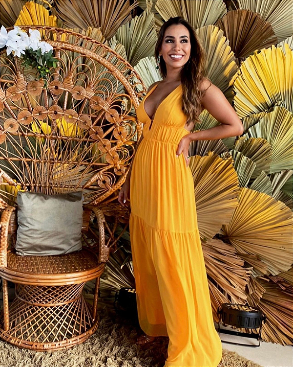 vestido em camadas decote amarelo