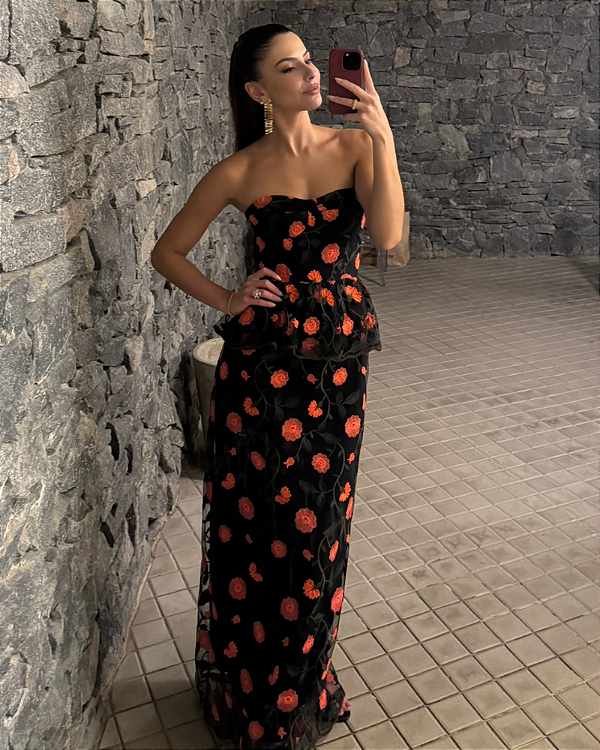 vestido flores vermelhas longo preto
