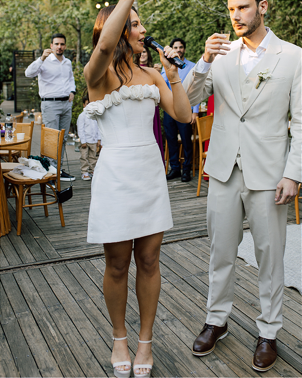 vestido curto detalhe flores off white