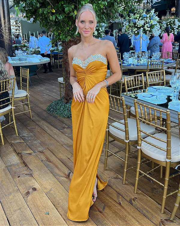 vestido longo com pedrarias amarelo