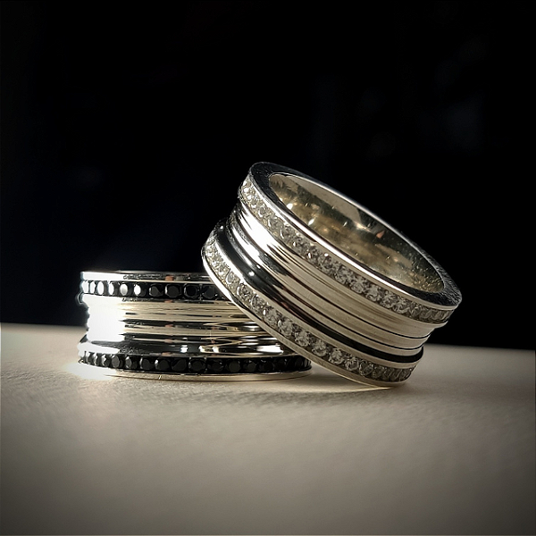 Par de Alianças Prata prata PREMIUM 10 mm 2 carreiras de pedras pretas e brancas