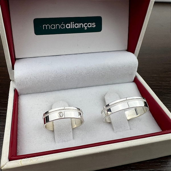 Par de Alianças Prata reta 4mm friso diamantado + pedra 56 FD