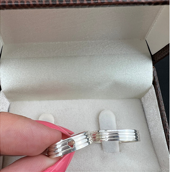 Par de aliança Prata reta   3mm  frisos coração vazado    M03C