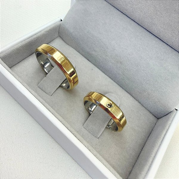 Par de Alianças Chanfrada 4mm em Moeda Antiga 1 pedra
