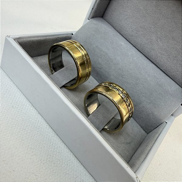 Par de Alianças Quadrada 8mm em Moeda Antiga 15 pedras e 2 frisos