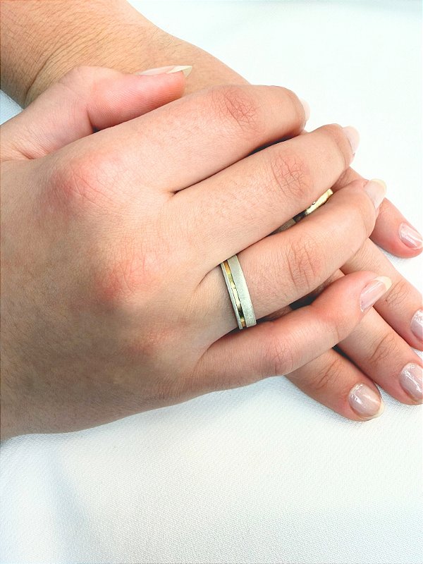 Par Aliança Prata com Filete em Ouro Cód 56