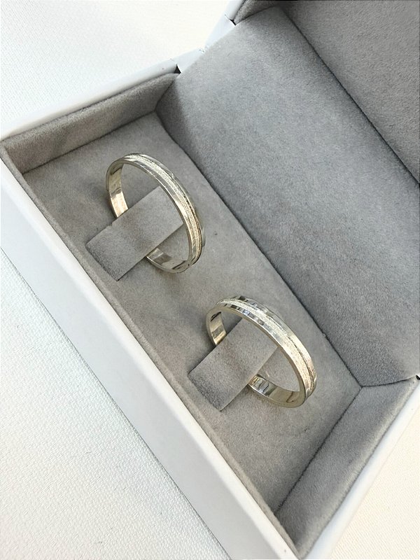 Par Aliança Prata 3mm com Friso Diamantado no Meio Cód 17FD