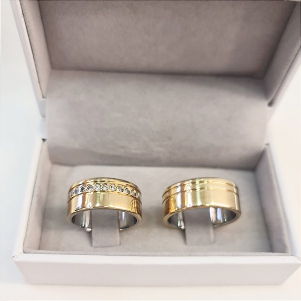 Par Aliança Quadrada 8mm 1 Friso Lateral 15 Pedras em Moeda Antiga