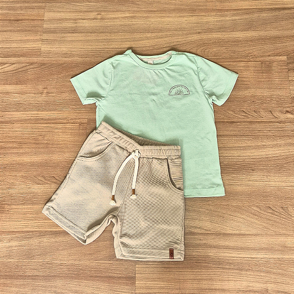 Conjunto Infantil Glinny – Camiseta Verde Água Estampada e Bermuda Bege - Tam 3.