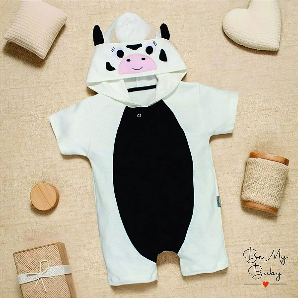 Macacão Temático Curto com Capuz Bordado e Abertura em Ziper - Vaquinha