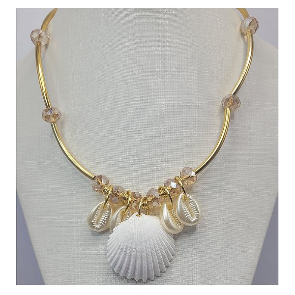 Colar oceano dourado com conchas