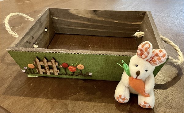 Cesta de madeira Páscoa