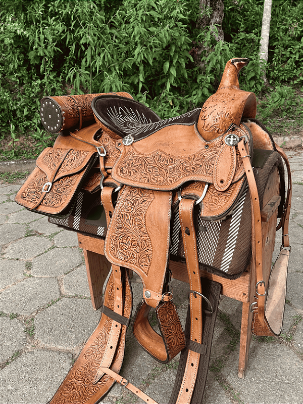 Sela Prova de Laço Half Notch Team Roping Competição com Alforge e Porta-Whisky + Manta QM Imports