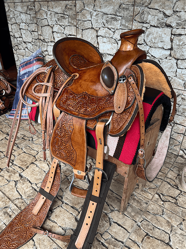 Sela Rancheira Wade 15 Polegadas Entalhada Premium + Manta QM Imports