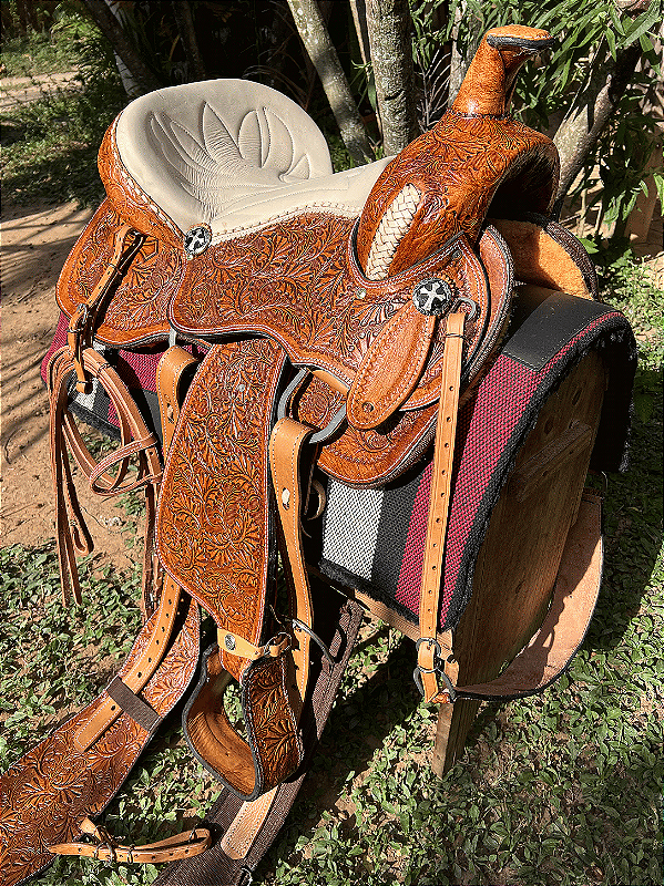 Sela Quarto de Milha Cavalgada Comfort Entalhada em Couro de Búfalo Completa + Manta QM Imports