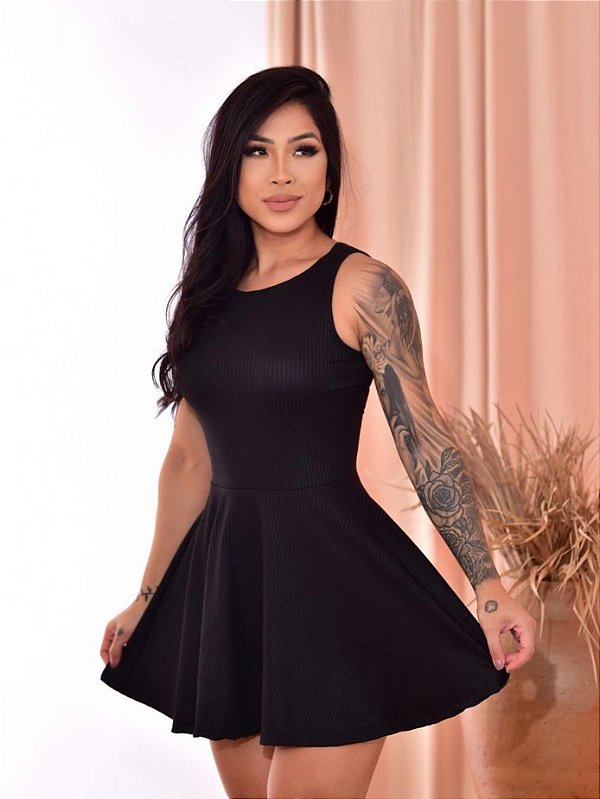 Vestido Boneca Canelado – Curto, Rodado e Fashion Gringa
