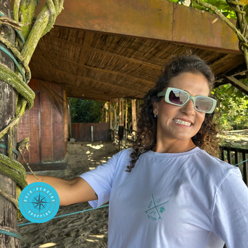 Camiseta Branca Feminina de surf da marca Sea Turtle Surf Wear em Peruíbe.