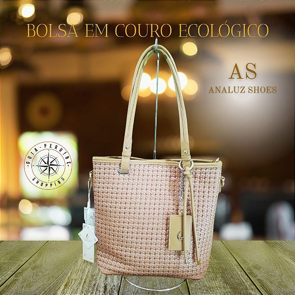 Bolsa na cor Bege de Couro Ecológico Pavão de Ouro em Peruíbe