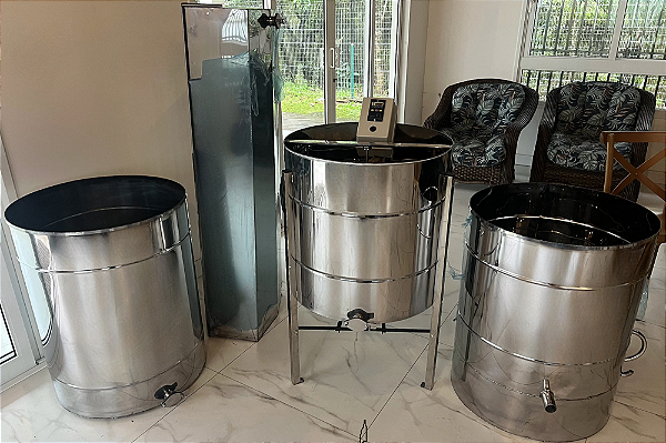 Kit Centrífuga de Mel Elétrica 32 quadros + Mesa 32 + Decantador 300KG + Derretedor 40 quadros