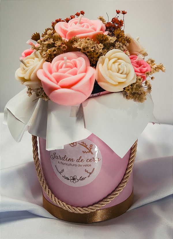 Arranjo de Rosas Brancas e Rosas