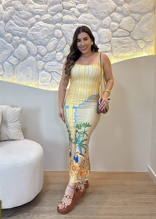 Vestido Midi Tropical Amarelo em Poliamida com Bojo – Costas Abertas e Amarraçã