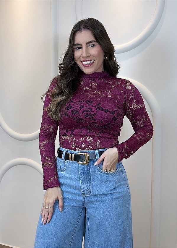 Body de Renda Vinho Feminino Manga Longa Gola Alta com Transparência