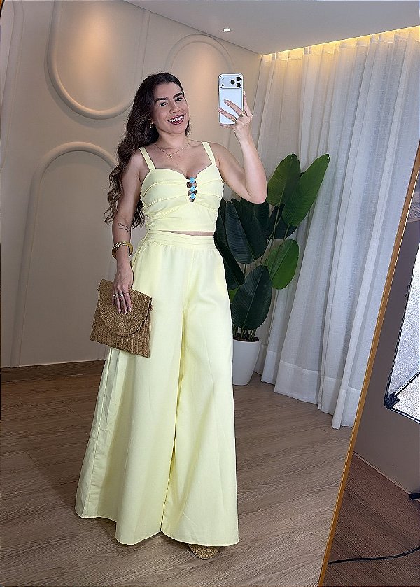 Conjunto Feminino com Top de Decote e Botões + Calça Pantalona - Amarelo