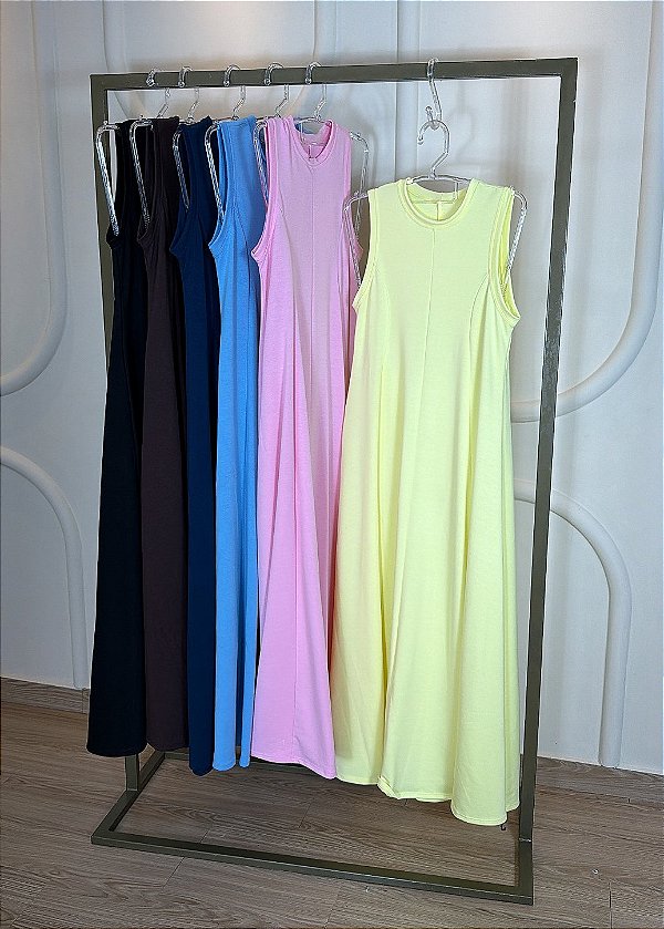 Vestido Longo Sem Manga em Moletinho – Conforto e Elegância