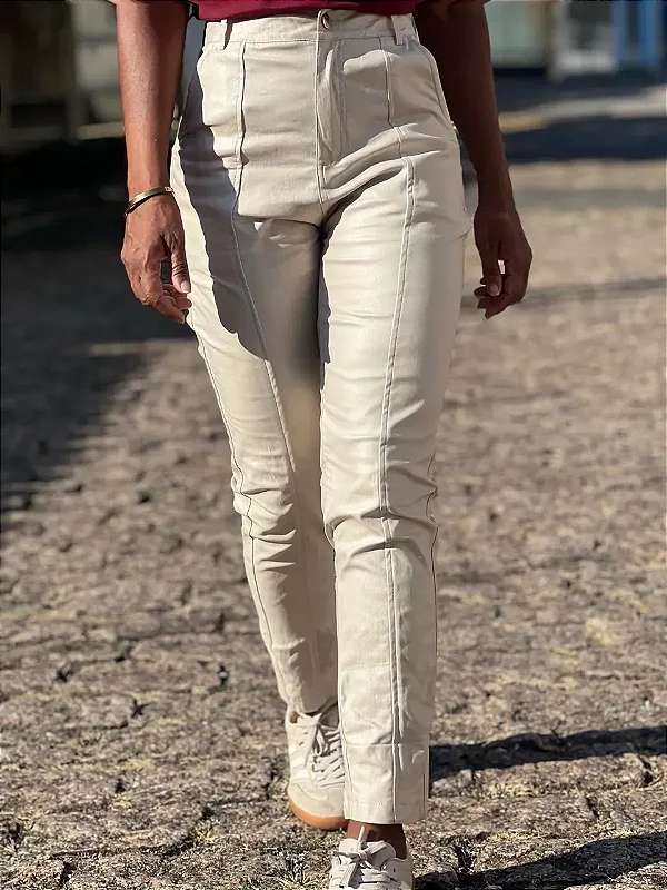 Calça Couro Fake Resinada