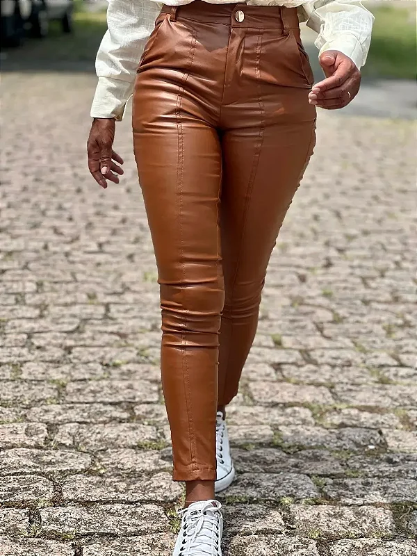 Calça Couro Fake Resinada