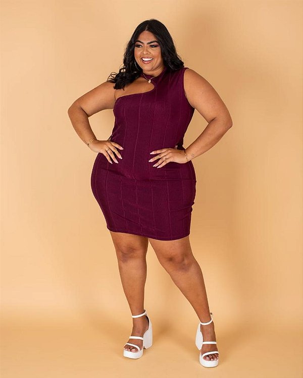 Vestido com Decote Assimétrico