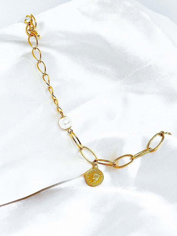 Pulseira de pérola e medalha