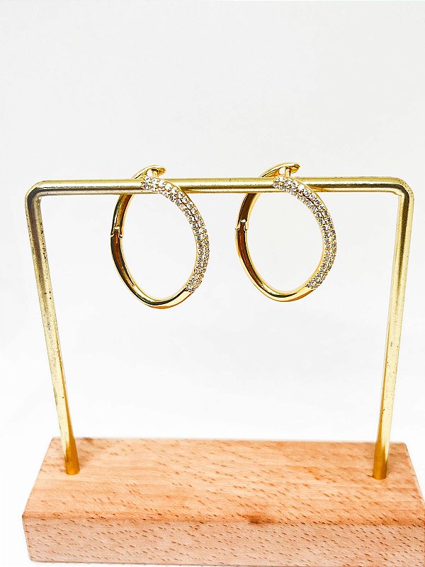 Brinco Oval Cravejado e Liso