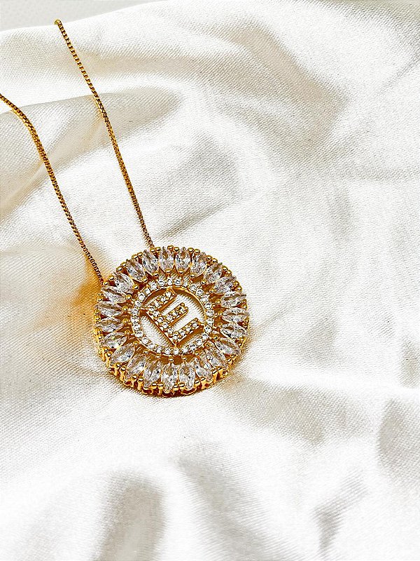 Colar de Letra Cravejado Luxo