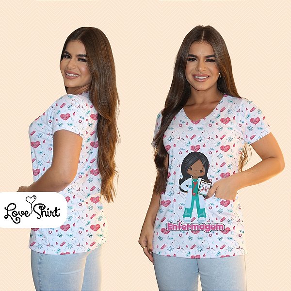 BATA COM BOLSO/SCRUB PROFISSÃO ENFERMAGEM BONECA FUNDO DE CORAÇÃO ROSA