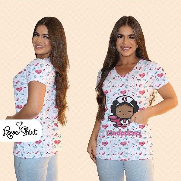 BATA COM BOLSO/SCRUB PROFISSÃO CUIDADORA BONECA CENTRAL FUNDO CORAÇÕES VARIADOS