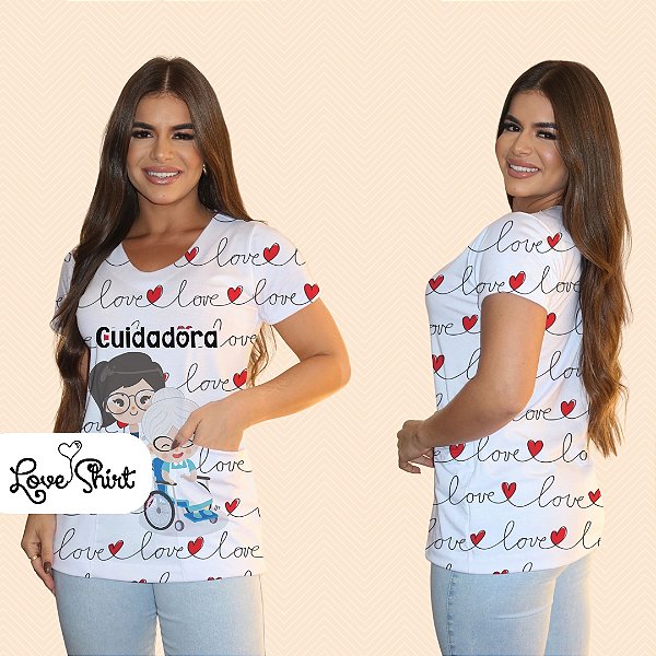 BATA COM BOLSO/SCRUB PROFISSÃO CUIDADORA FUNDO LOVE E CORAÇÃO