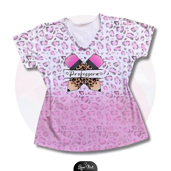 T-SHIRT PROFISSÃO PROFESSORA LÁPIS ONÇA DEGRADÊ ROSA