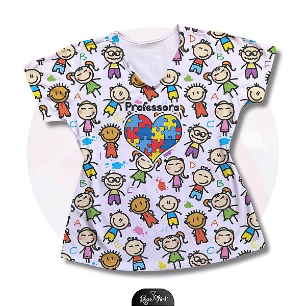 T-SHIRT PROFISSÃO PROFESSORA CORAÇÃO AUTISMO BONECOS TOTAL