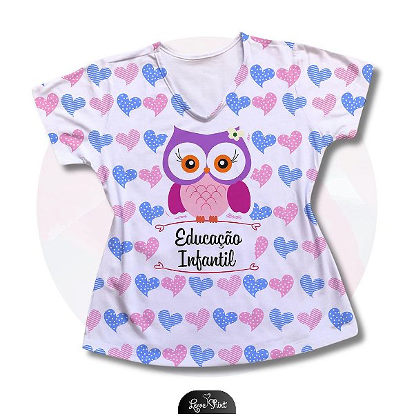 T-SHIRT PROFISSÃO EDUCAÇÃO INFANTIL CORUJA CORAÇÃO TOTAL AZUL E ROSA