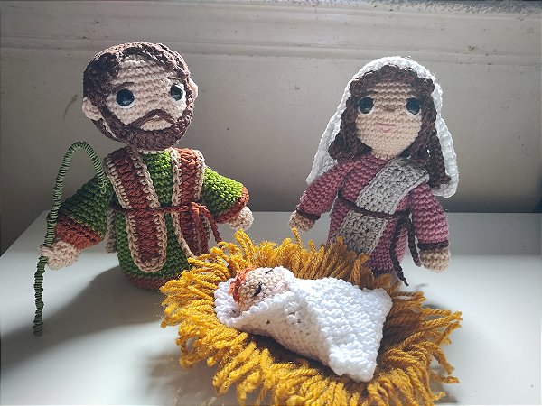 José, Maria e menino Jesus em amigurumi
