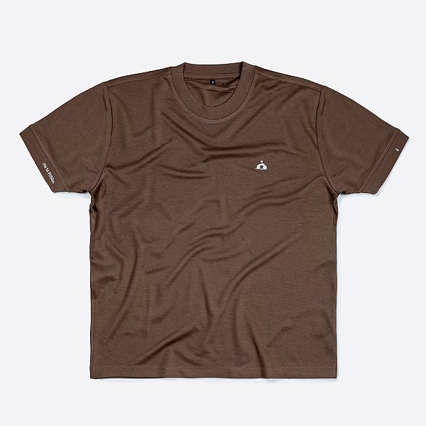CAMISETA TECH MODAL HE LIVES (BROWN)