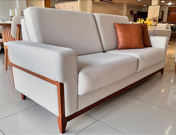 sofá Milano 3 lugares revestimento em linho.
