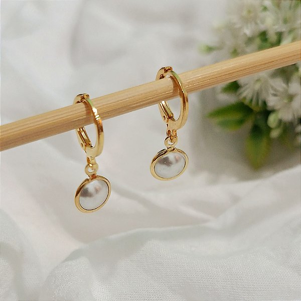 Argolinha Click Pingente Pérola Achatada - Banhado a Ouro 18k