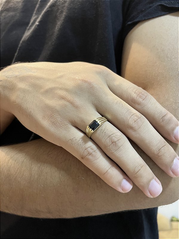 Anel Pedra Preta com Friso Lateral - Banhado a Ouro