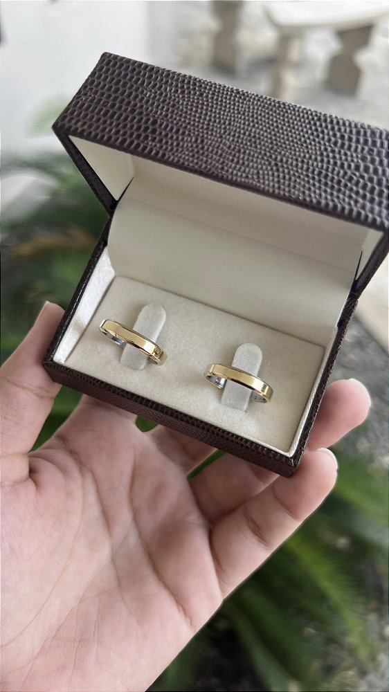 Par de Alianças 4mm Chanfrada - Moeda Antiga