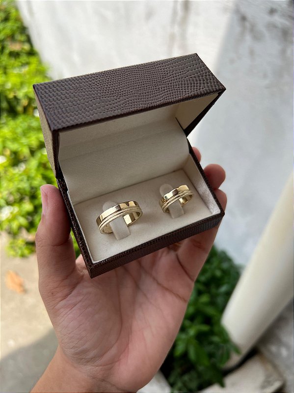 Par de Alianças 6mm 2 Frisos e Diamantado Lateral - Moeda Antiga