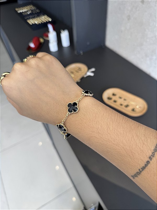 Pulseira 5 Trevos Preto 16cm + extensor - Banhado a Ouro