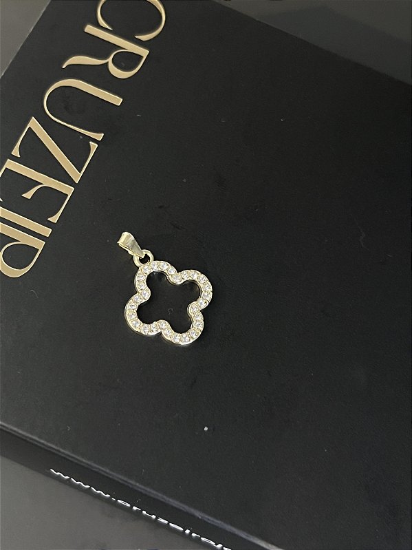 Pingente Trevo Cravejado Vazado - Banhado a Ouro
