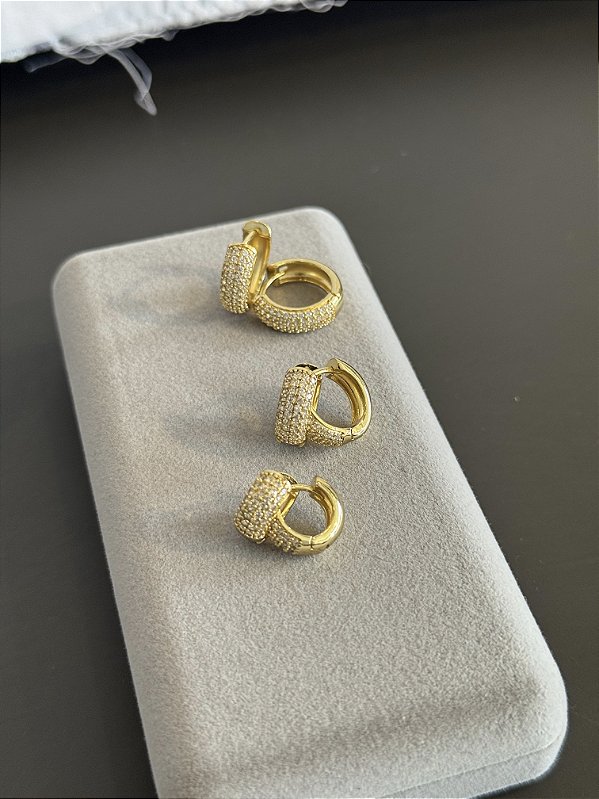 Argola Cravejada - Banhada a Ouro